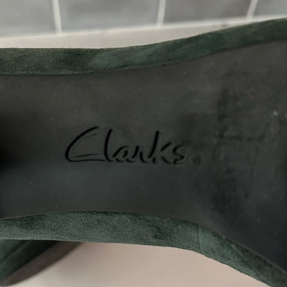 Clarks Indigo Wessex Wyvern Suede Platform Pumps Teal Size 7.5 New With Box - Picture 7 of 9